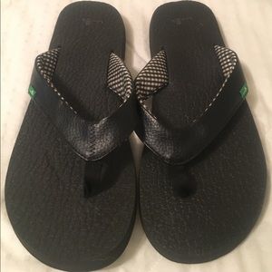Sanuk Black Yoga Mat Fip Flops. Size 10